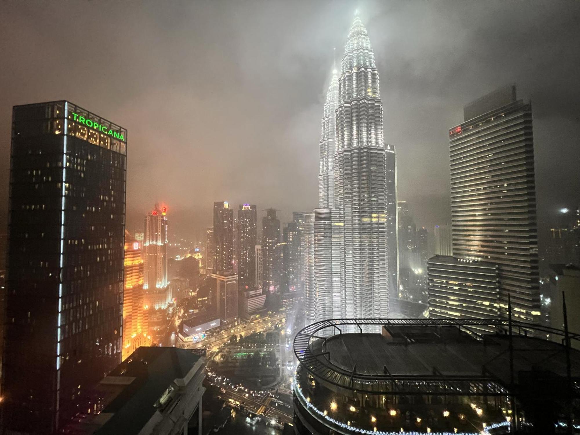Sky Suites At Klcc By Mitstay クアラルンプール エクステリア 写真